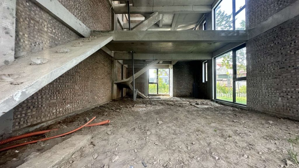 Biệt thự rừng thông nhà thô