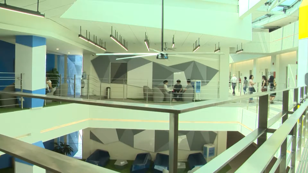 Sảnh Chính Đại học Anh Quốc BUV