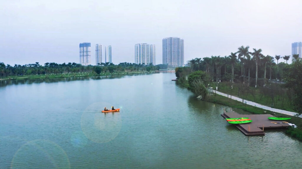 Chèo thuyền Kayak Ecopark Hưng Yên